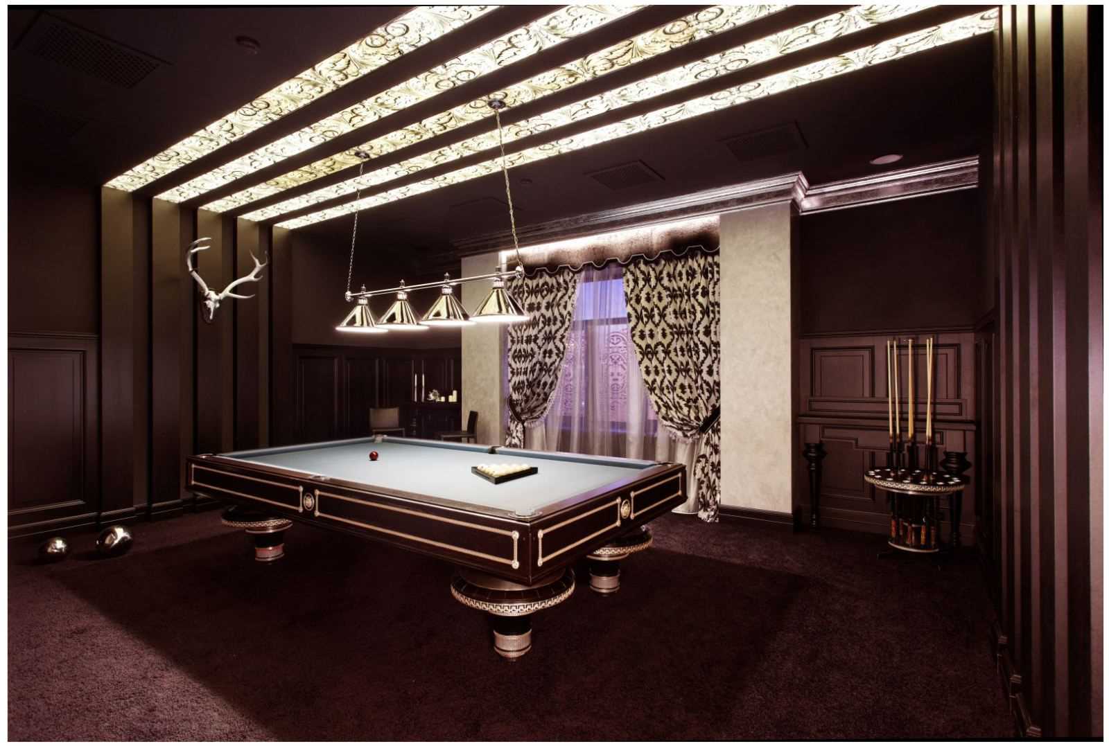 la idea de un interior luminoso de sala de billar