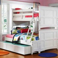 Un exemple de conception lumineuse d'une chambre d'enfants pour deux filles photo
