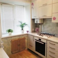 Cocina de diseño de 5 metros cuadrados en Jruschov