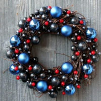 Guirlande de noël de branches et balles