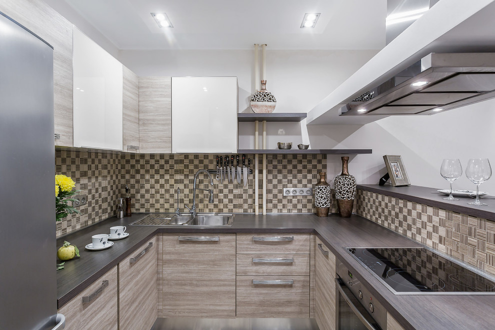 cuisine 6 m² avec armoires de coin