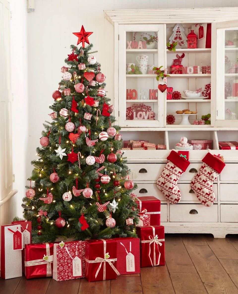 arbre avec des cadeaux