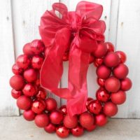 Guirlande de Noël de couleur rouge