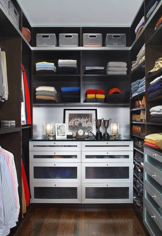 dressing avec étagères ouvertes