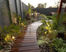 l'idée d'utiliser des chemins de jardin clairs dans la photo de conception de paysage
