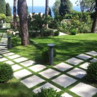 exemple de l'application de beaux chemins de jardin dans la photo de conception de paysage