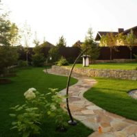 un ejemplo del uso de fotos originales de senderos de jardín