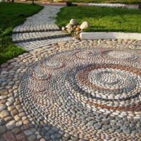 l'idée d'utiliser de belles allées de jardin en photo d'aménagement paysager