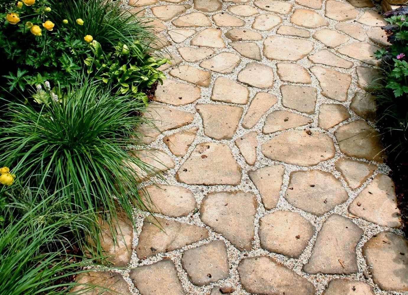 la possibilité d'appliquer de beaux chemins de jardin dans l'aménagement paysager