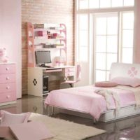 version originale du style inhabituel d’une chambre d’enfant pour une photo de fille