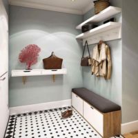 un exemple de couloir intérieur lumineux dans une maison privée
