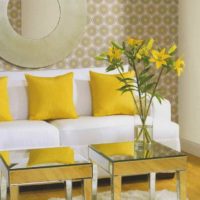 idée d'utiliser une couleur jaune inhabituelle dans une photo de décor de chambre
