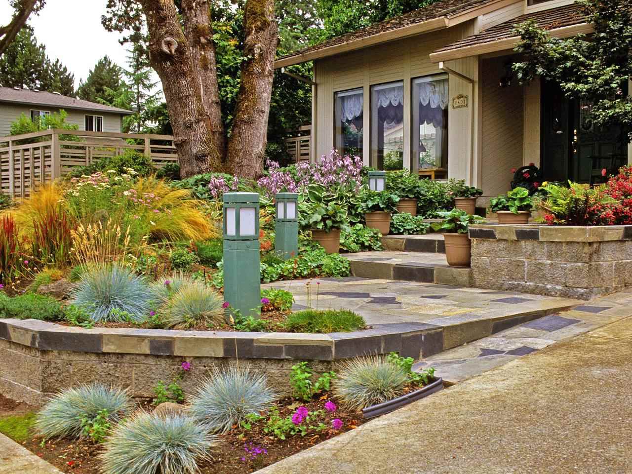 version du design lumineux du jardin de devant dans le pays
