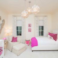 option pour un intérieur lumineux d'une chambre d'enfant pour une photo de fille