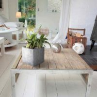 idée de design lumineux d'une pièce dans le style scandinave