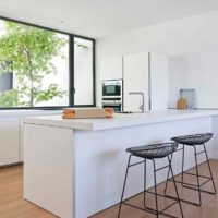 version du bel intérieur de l'appartement dans la photo de style scandinave
