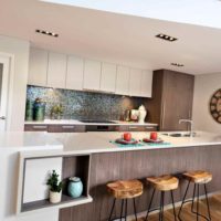 un exemple d'un style de cuisine insolite dans une maison de campagne