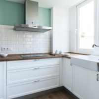 cocina de 5 metros cuadrados con ventana