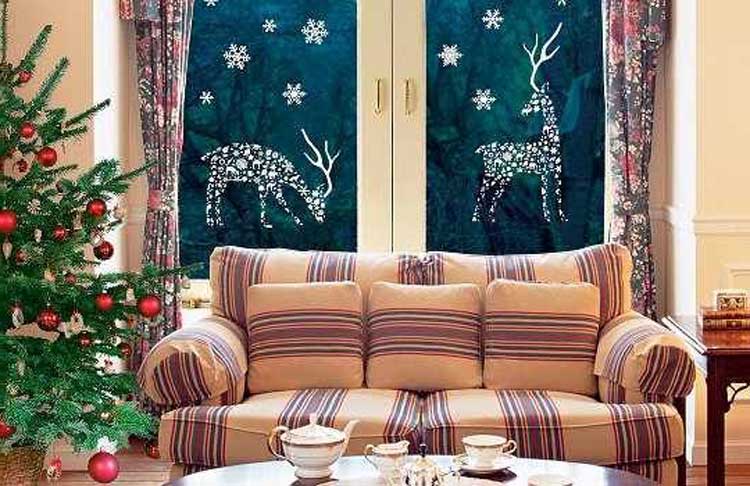 cerf de décor sur la fenêtre