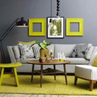 Exemple d'application d'un jaune clair à l'intérieur d'une image de pièce