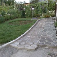 l'idée d'utiliser des allées de jardin insolites dans la photo d'aménagement paysager