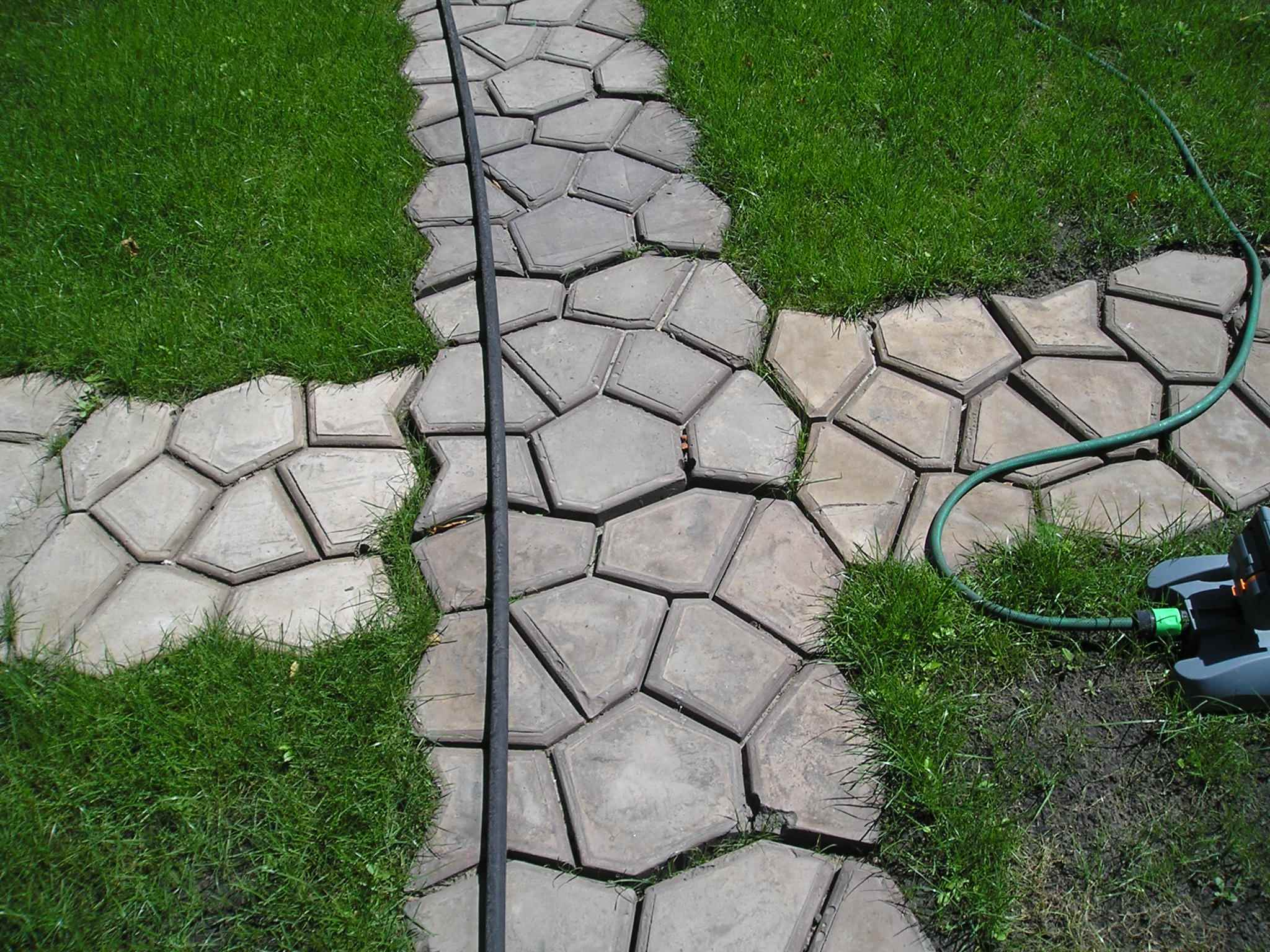 l'idée d'utiliser de belles allées de jardin dans la conception de la cour