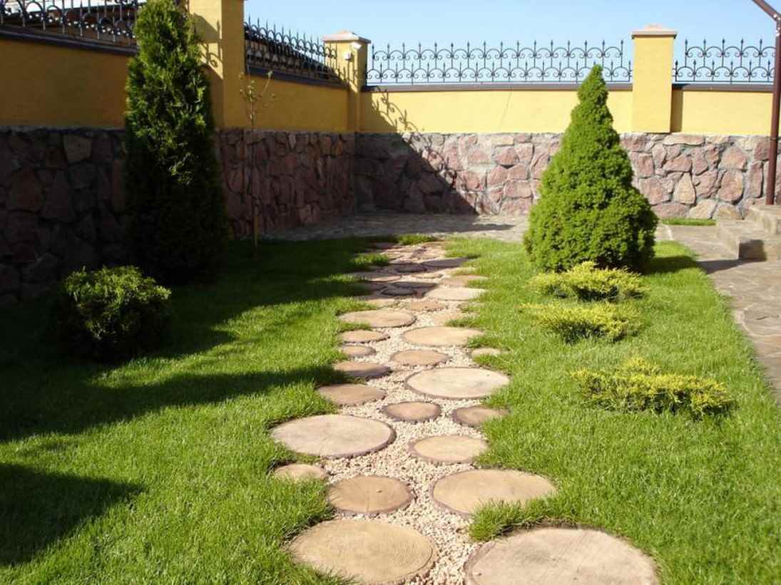 l'idée d'utiliser des allées de jardin légères dans l'aménagement paysager