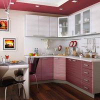 Un exemple d’intérieur de cuisine lumineux de 13 m² photo