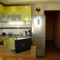 Un exemple d'une belle cuisine design 13 m² d'image