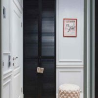 version de l'intérieur lumineux d'un petit couloir photo