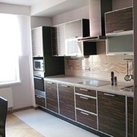 Un ejemplo de un estilo de cocina inusual es de 10 metros cuadrados. n series 44 imagen