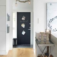 idée d'un intérieur lumineux d'une image de petit couloir