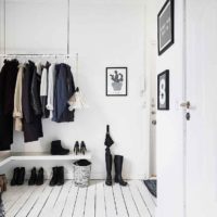 exemple d'un beau couloir intérieur dans une photo de maison privée