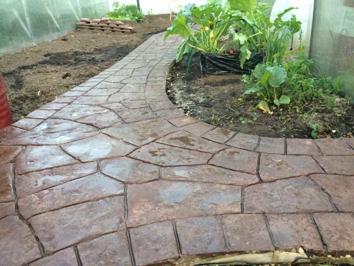 la possibilité d'utiliser de belles allées de jardin dans la conception de la cour