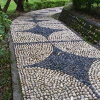 possibilité d'utiliser des allées de jardin insolites dans la conception paysagère