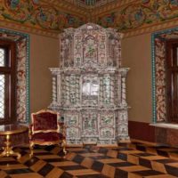 Un exemple d'utilisation d'un poêle russe léger dans un design de photo moderne
