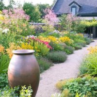 idée de décor de façade de jardin insolite dans une cour privée photo
