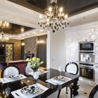 Exemple d'un intérieur de cuisine lumineux dans une maison de campagne photo