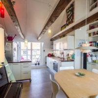 cuisine combinée avec un balcon à l'intérieur