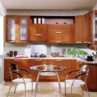 cuisine combinée avec un balcon dans l'appartement