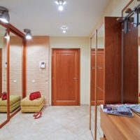 le design moderne du couloir est petit