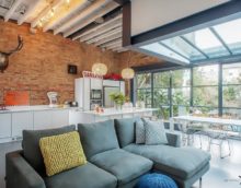 design branché d'une cuisine de salle à manger dans une maison privée