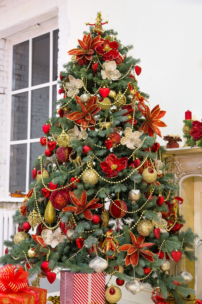 décorer le sapin de Noël pour la nouvelle année 2018
