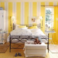 variante de la couleur jaune inhabituelle à l'intérieur de l'appartement picture