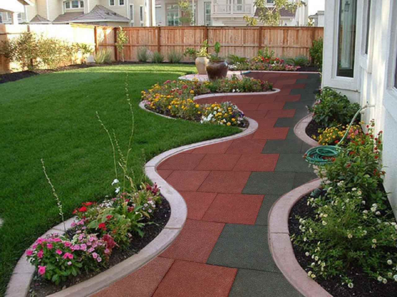 l'idée d'utiliser des allées de jardin lumineuses pour l'aménagement paysager