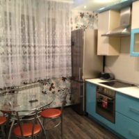 Un ejemplo de una decoración ligera de cocina de 10 m2. n series 44 fotos