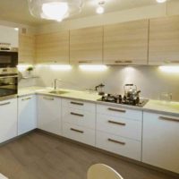 idée d'un intérieur lumineux d'une cuisine photo de 12 m²