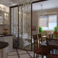 variante de l'intérieur inhabituel de la cuisine dans une maison de campagne