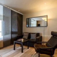 exemple d'un studio intérieur lumineux de 26 mètres carrés photo