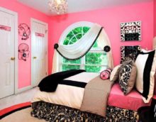 version originale du style inhabituel d’une chambre d’enfant pour une photo de fille